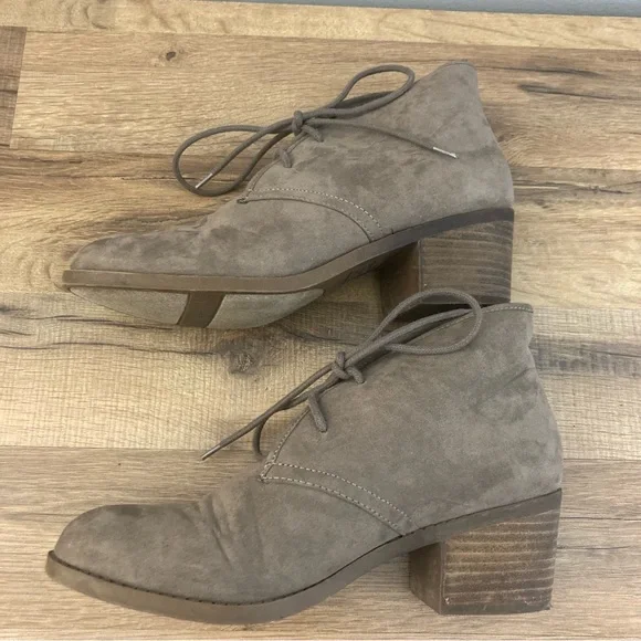 Carlos by Carlos Santana Graham Ankle Bootie - Picture 7 of 7